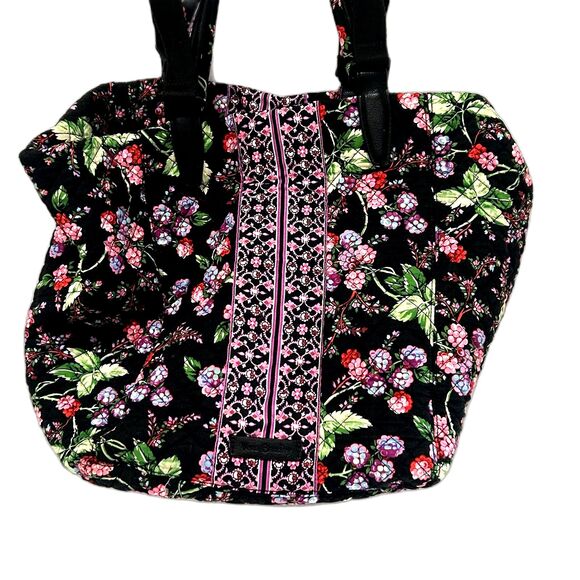 Vera Bradley Tote and Wallet Winter Berry Pattern Retired Collection - Picture 2 of 13